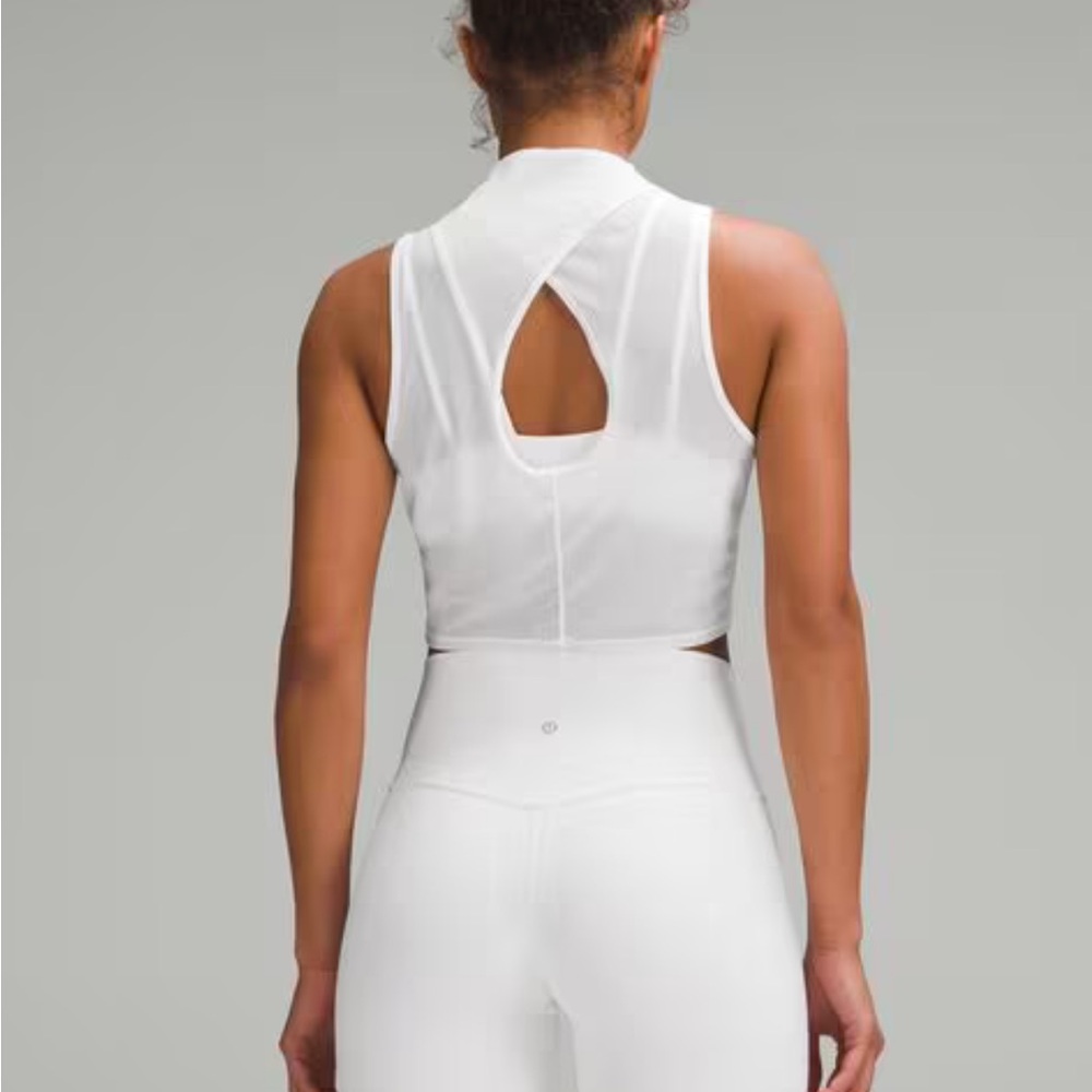 New Lululemon Women's mesh top